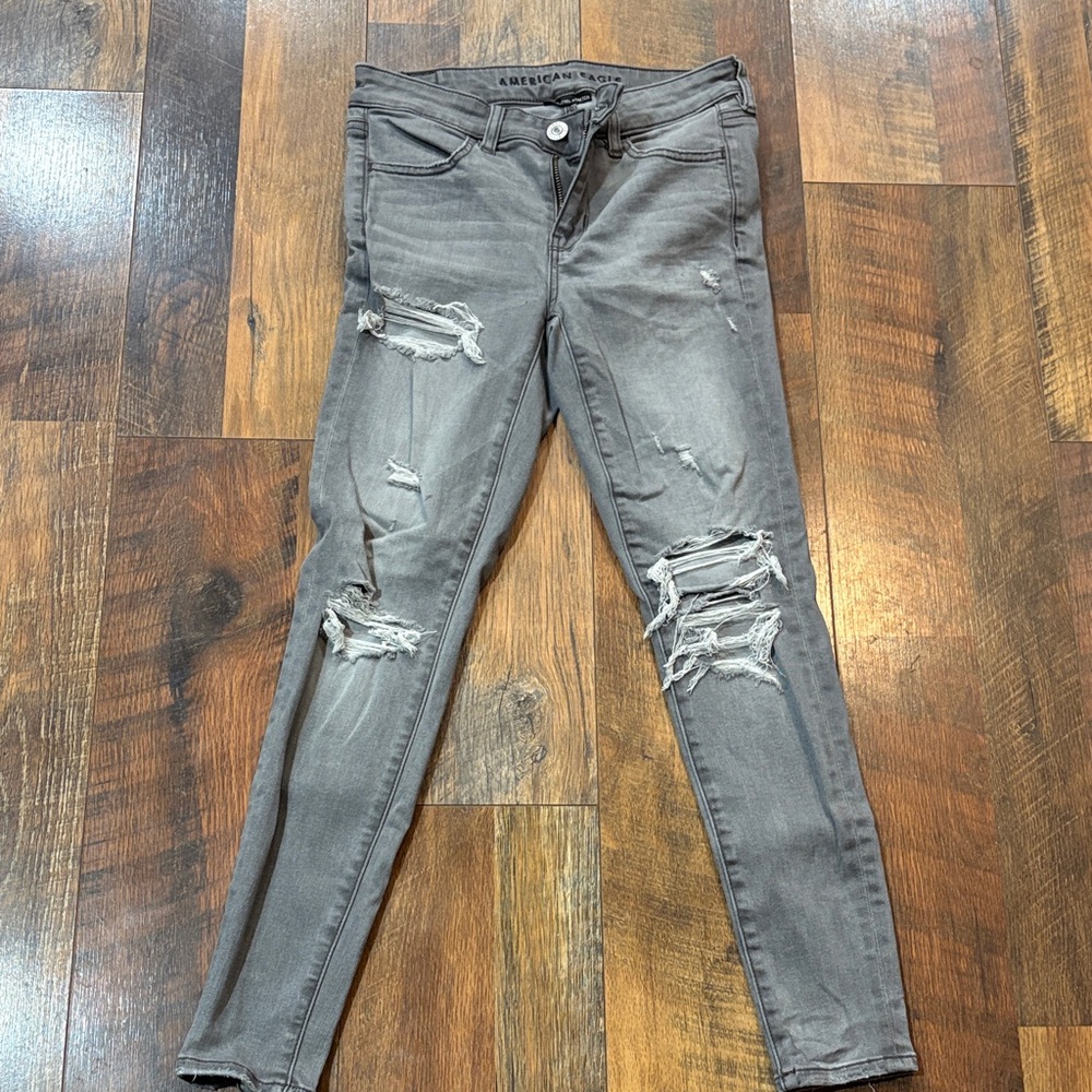 American Eagle Outfitters Women's Distressed Gray Skinny Jeans size 2 short